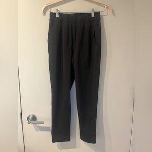 Aritzia Babaton Black Joggers “The Weekender Pant” size Small